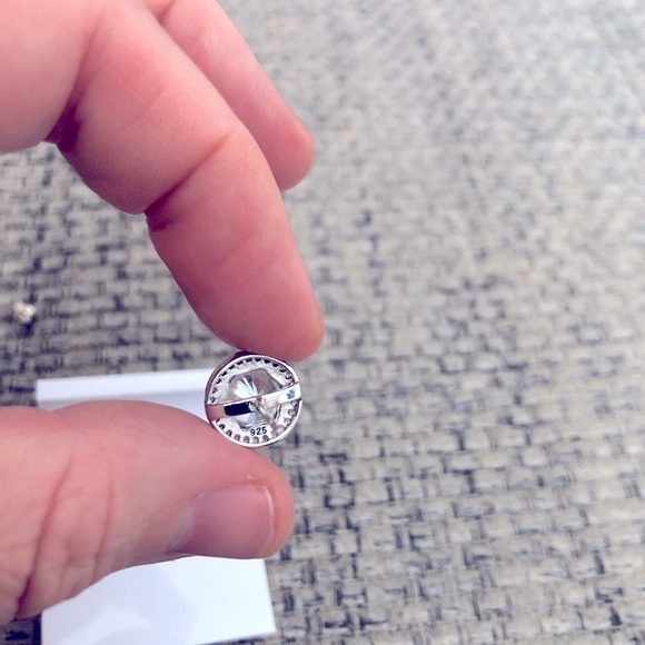 Brand New Beautiful round Sterling Silver 925 stud earrings Cubic zirconia - Picture 4 of 4